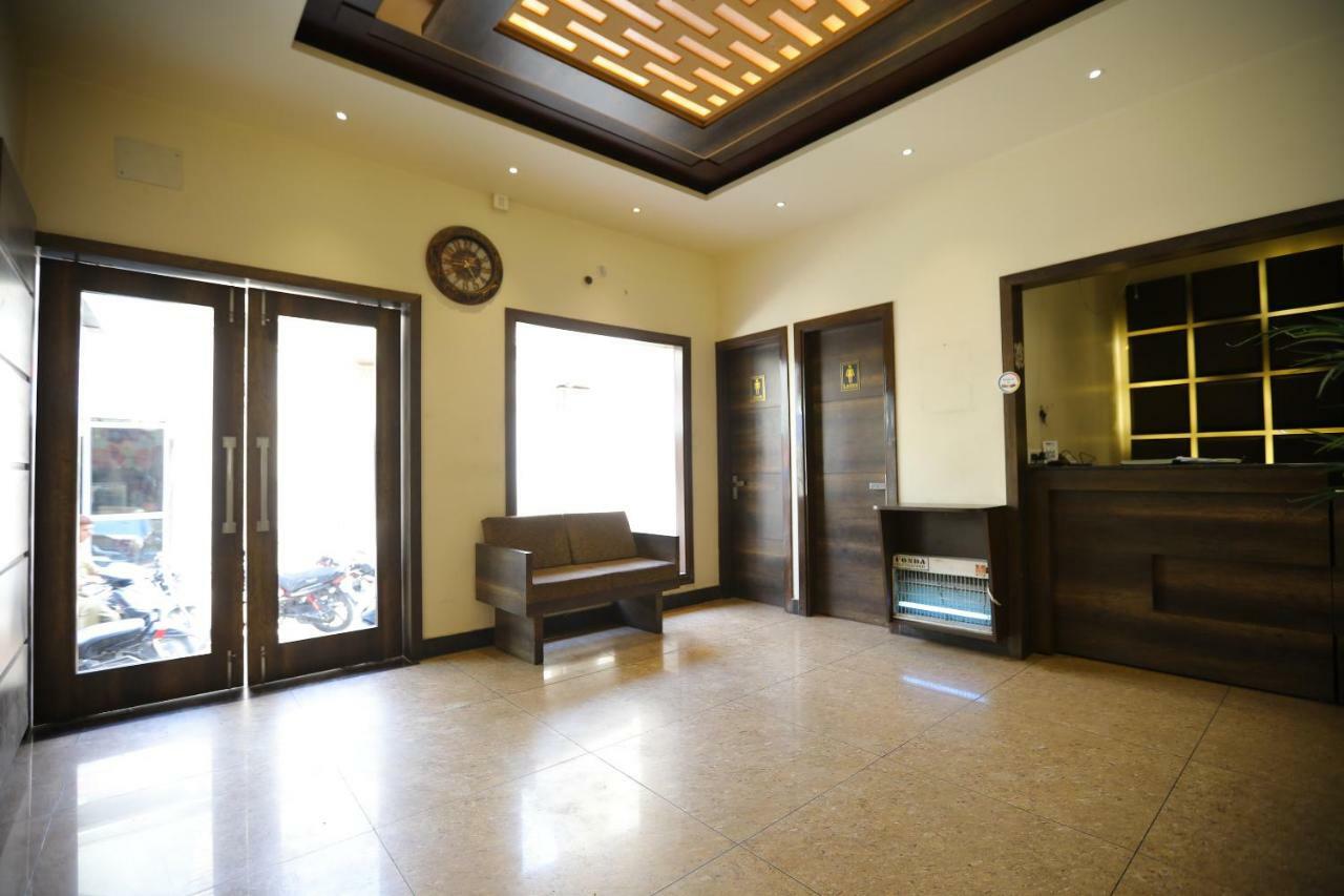 Oyo 40791 Hotel Hot N Fast Suratgarh Exterior foto